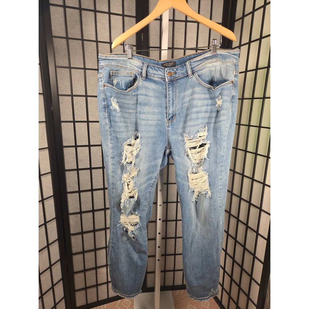 Judy Blue Womens Grunge Size 20W Boyfriend Fit Distressed Light Wash Denim Jeans